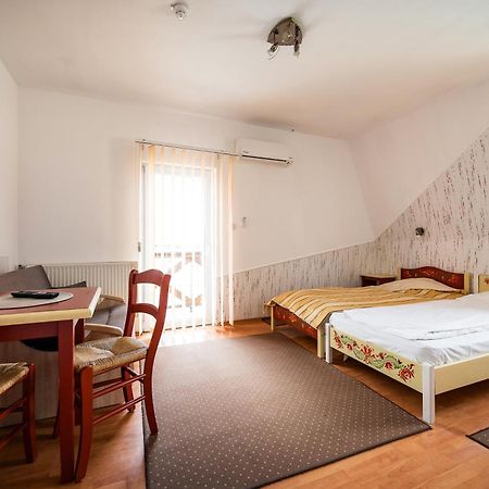 Hotel Sugas Sfântu-Gheorghe エクステリア 写真