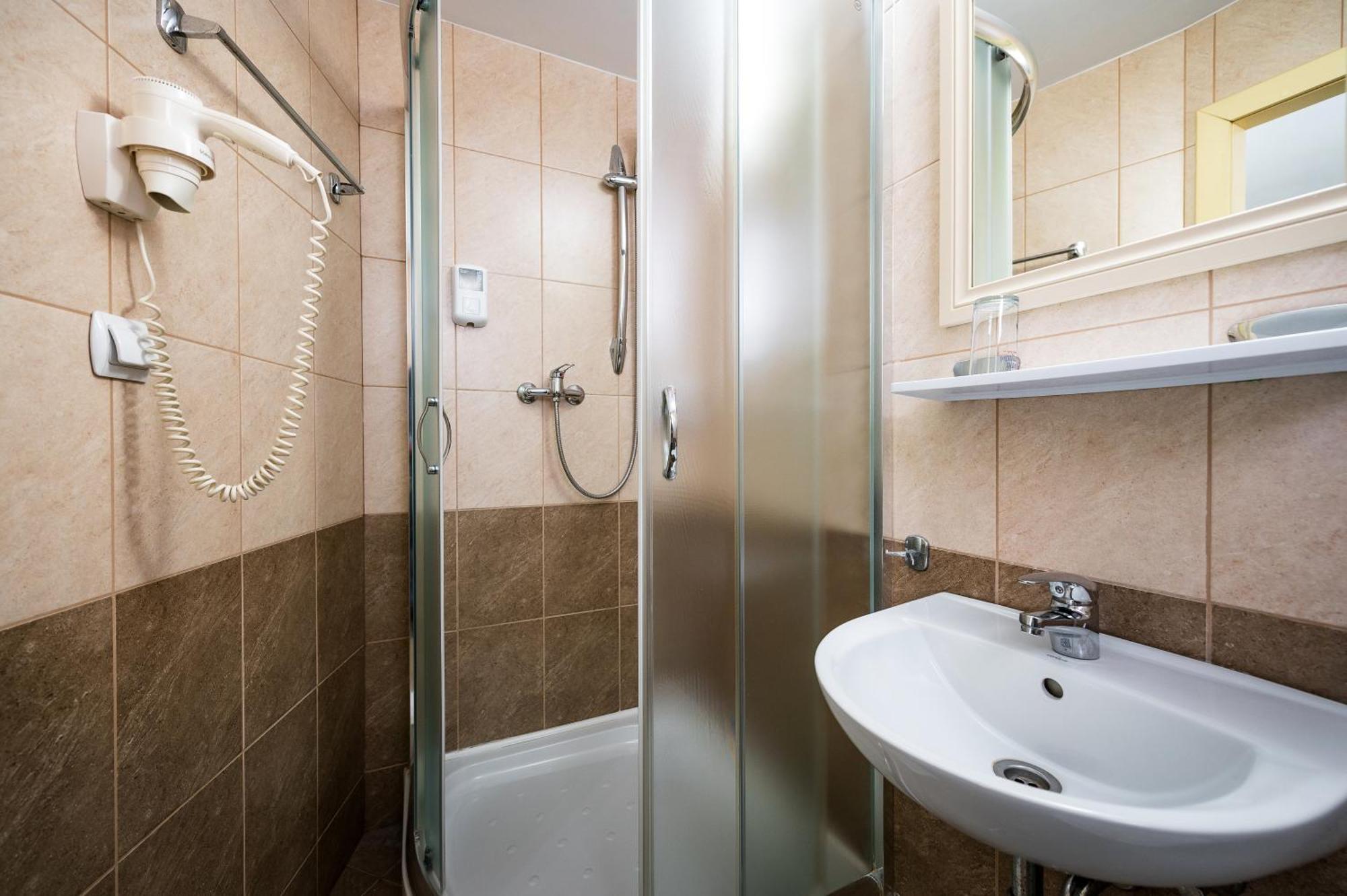 Hotel Sugas Sfântu-Gheorghe エクステリア 写真
