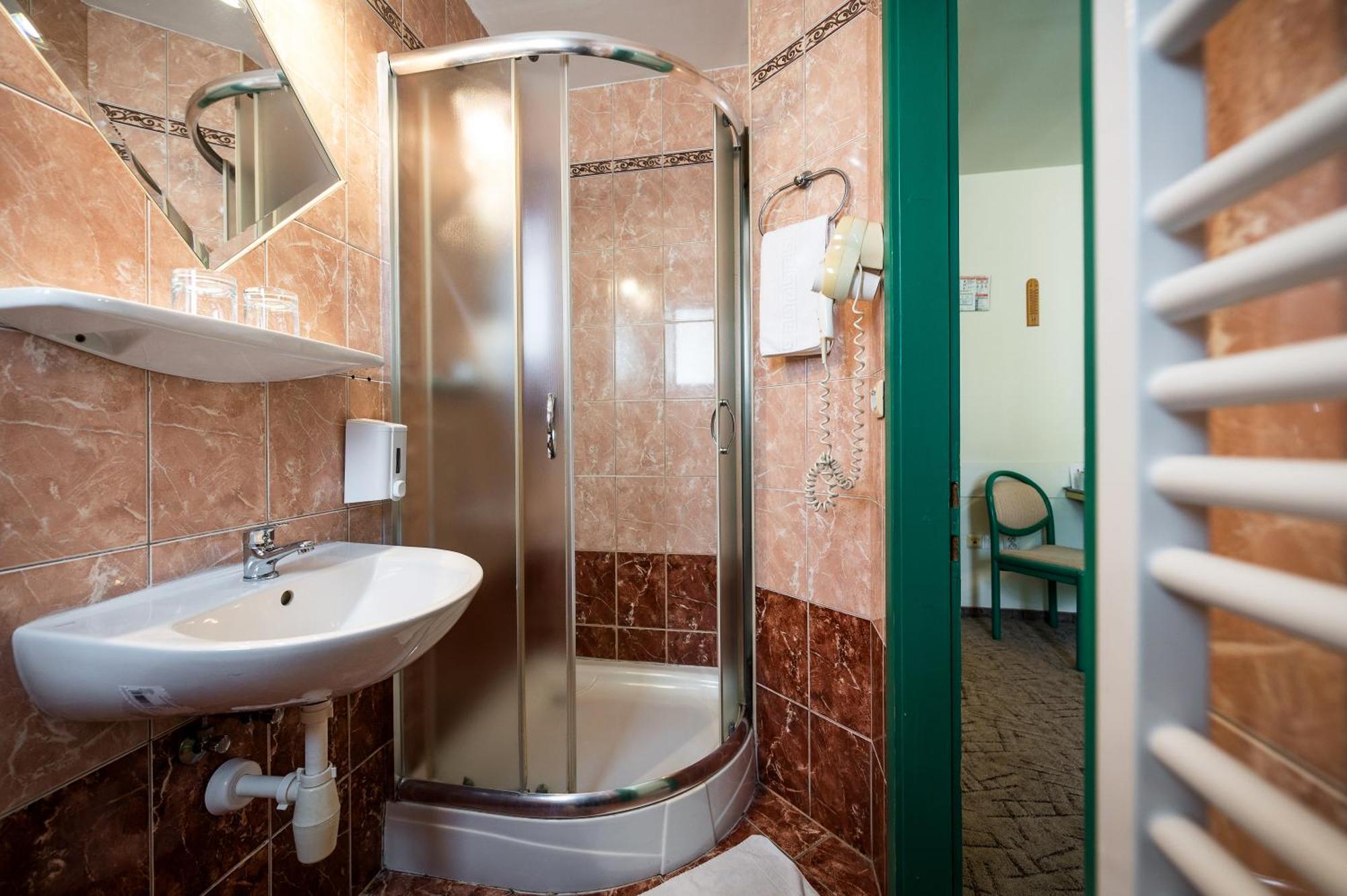 Hotel Sugas Sfântu-Gheorghe エクステリア 写真