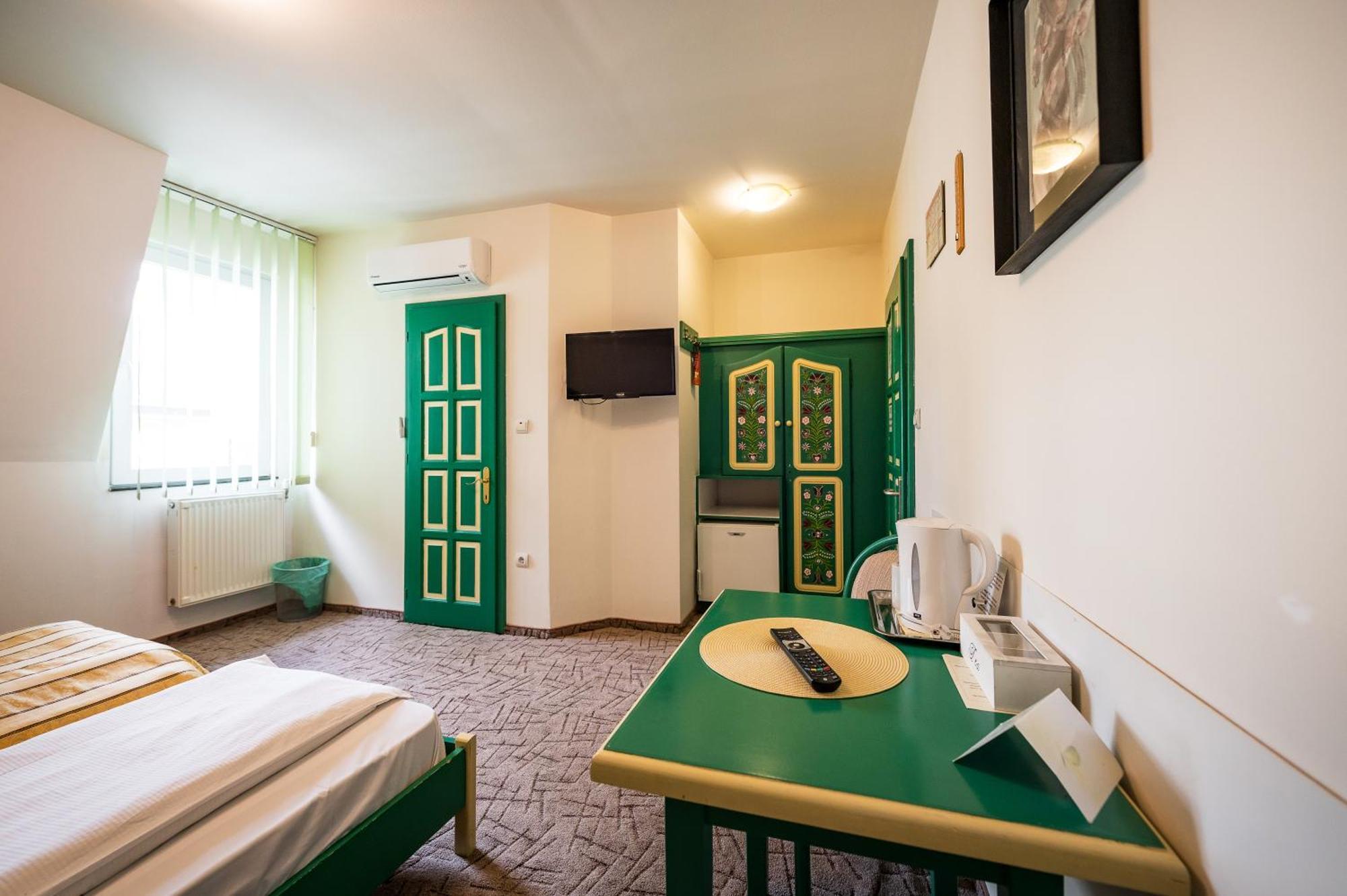 Hotel Sugas Sfântu-Gheorghe エクステリア 写真