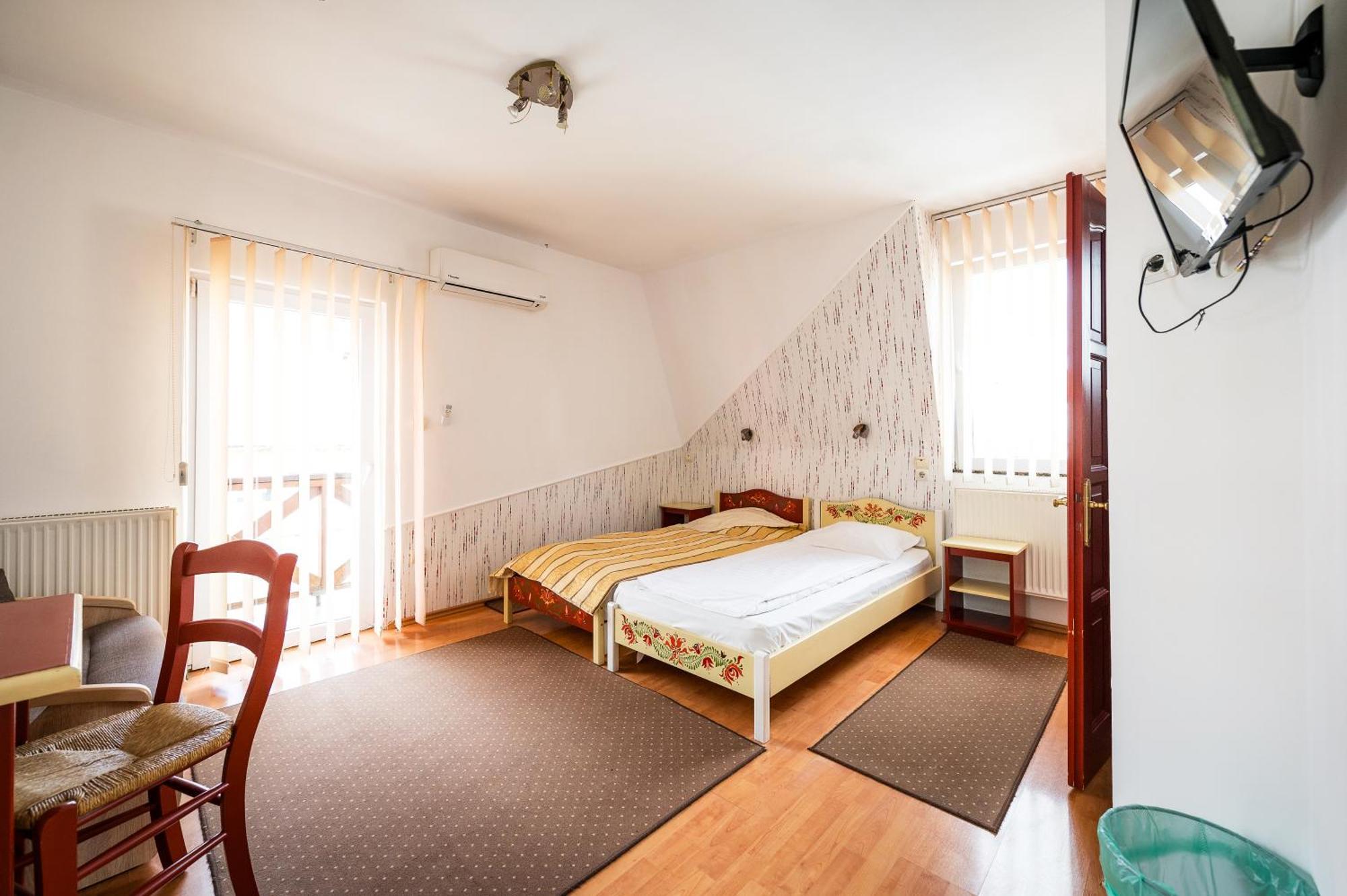 Hotel Sugas Sfântu-Gheorghe エクステリア 写真