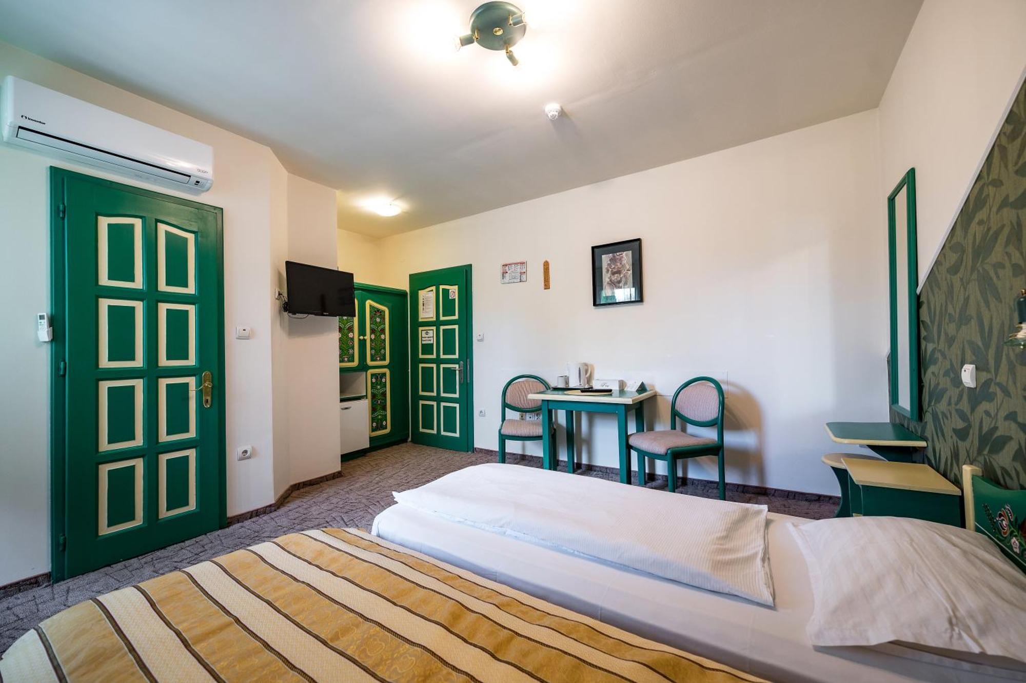Hotel Sugas Sfântu-Gheorghe エクステリア 写真