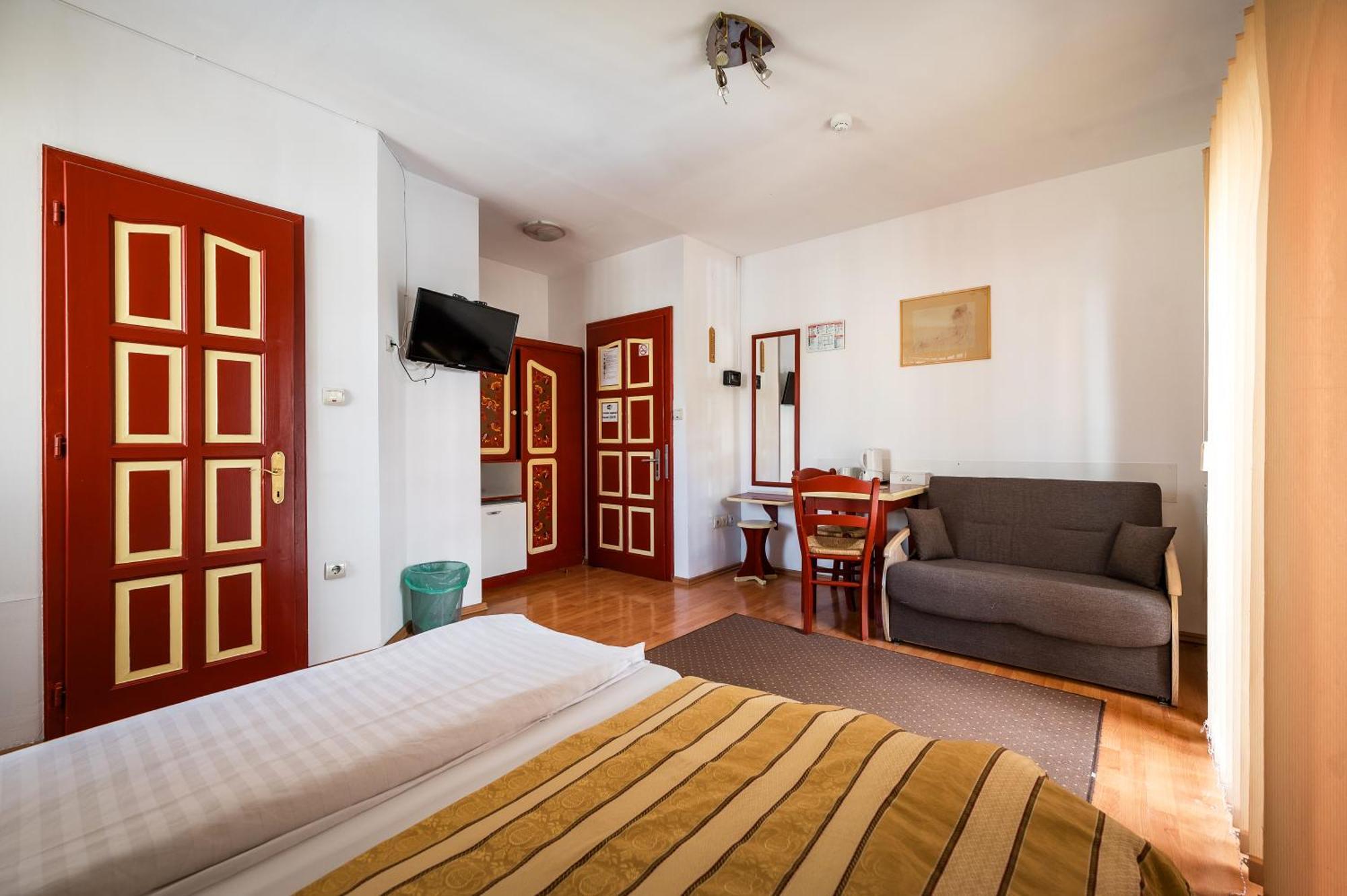 Hotel Sugas Sfântu-Gheorghe エクステリア 写真
