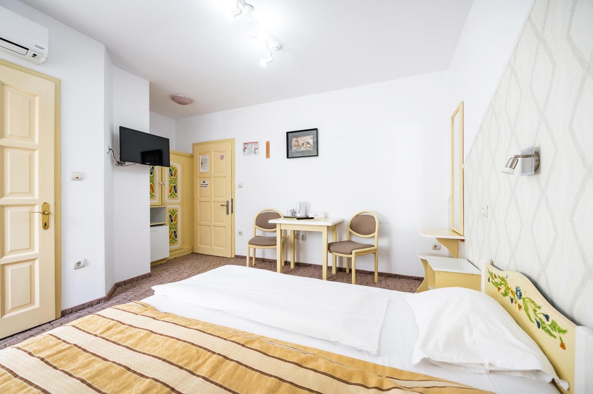 Hotel Sugas Sfântu-Gheorghe エクステリア 写真