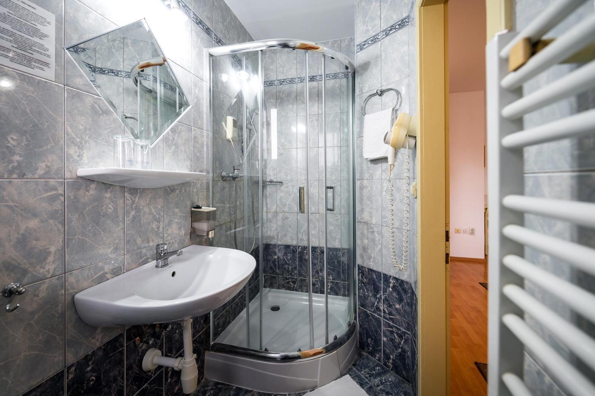 Hotel Sugas Sfântu-Gheorghe エクステリア 写真