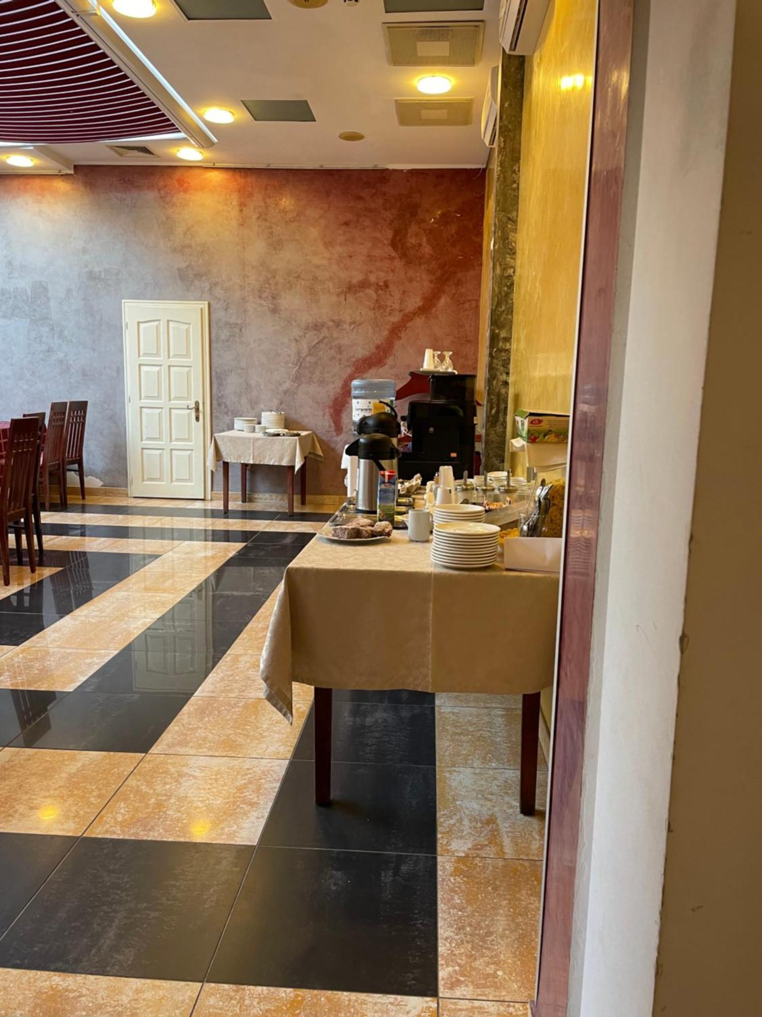 Hotel Sugas Sfântu-Gheorghe エクステリア 写真